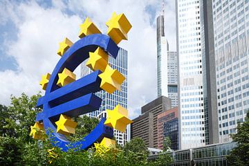 Euro Monument en Eurotower wolkenkrabber