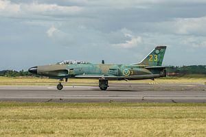 Historischer Flug der schwedischen Luftwaffe Saab J32B Lansen.