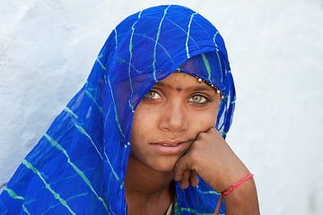 Bhopa meisje uit Rajasthaanse Thar woestijn, India van Mirjam Letsch