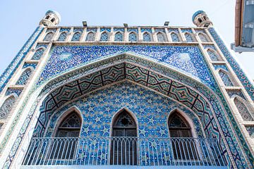 Facade van de kleurrijke Juma Moskee in Tbilisi, Georgië van WorldWidePhotoWeb
