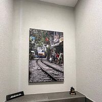 Photo de nos clients: Trainstreet dans la vieille ville de Hanoi par Sander Groenendijk, sur artframe