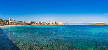 Île de Majorque, vue panoramique de la plage du littoral à Magaluf, Espagne mer Méditerranée sur Alex Winter