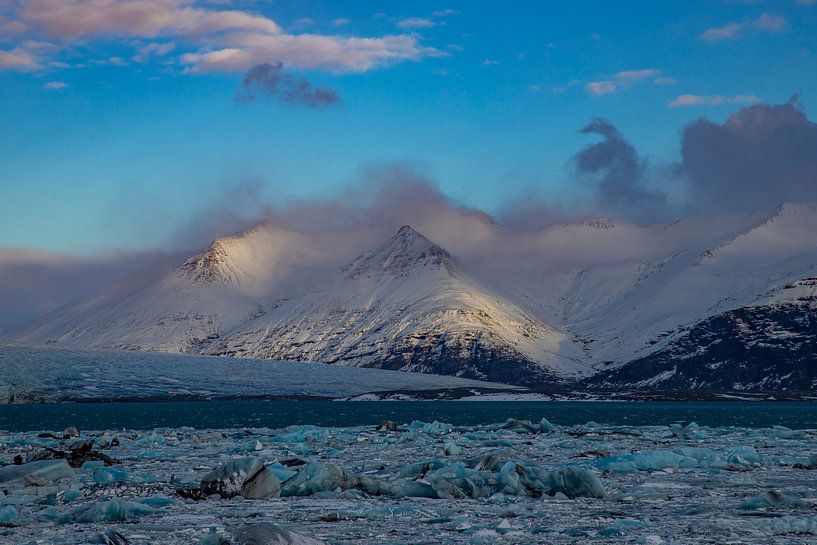 Landscape Iceland, Jökulsárlón and Diamond Beach by Gert Hilbink