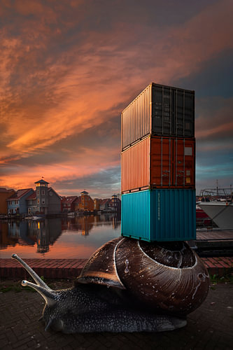 Im Hafen liegende Schnecke – Sonnenuntergang, Reitdiephaven und Wolken.