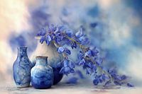 Stilleven met keramiek en blauwe regen – zachte natuur en serene vazenvorm in pasteltinten