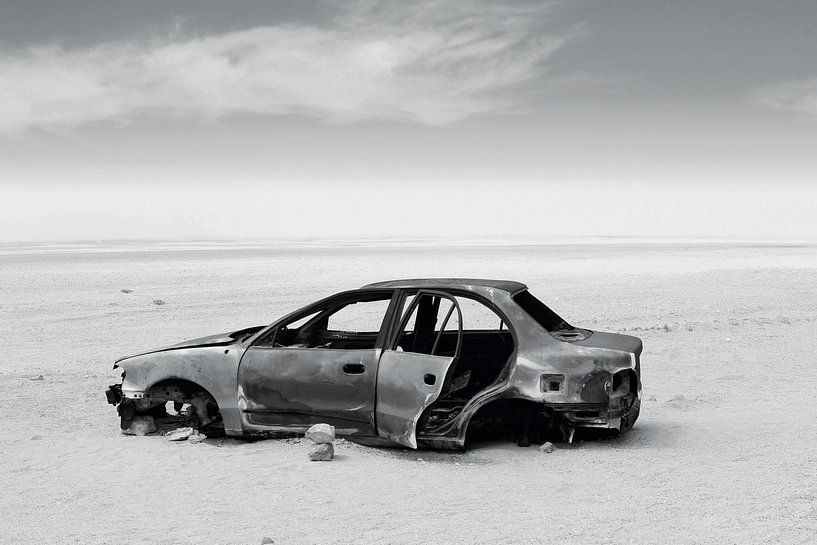 Épave de voiture abandonnée par Inge Hogenbijl