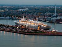 SS Rotterdam dans la soirée