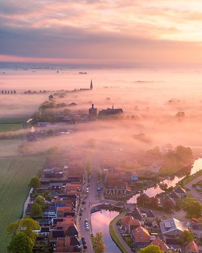 Lever du soleil au-dessus de Workum dans la brume matinale