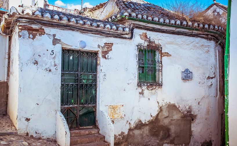 dilapidated house in Granada by Hanneke Bantje