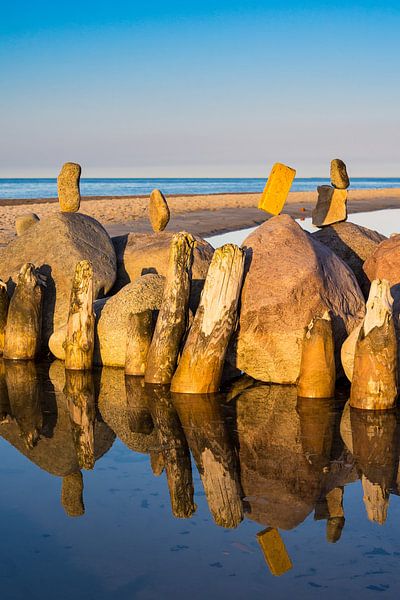 Groyne on shore of the Baltic Sea by Rico Ködder