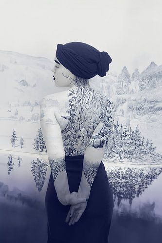 Unique Photo Art of Woman with Delftware | Modern and Classic Design for Elegant Interiors by Elianne van Turennout