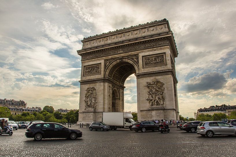 Arc de Triomphe, Paris by Melvin Erné
