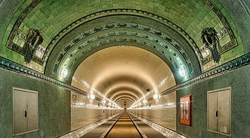 De oude Elbe-tunnel, gerenoveerd, Hamburgensie 16:9 Panoramafoto