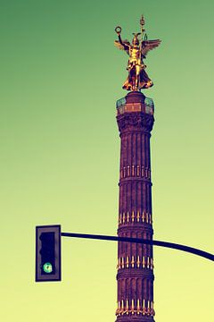 Berlin – Victory Column and Green Traffic Light