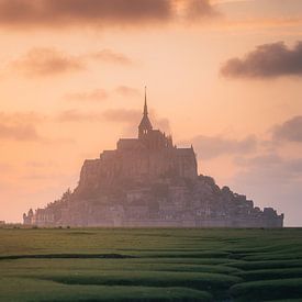 Zonsondergang bij de Mont Saint Michel - Normandië, Frankrijk van Etem Uyar