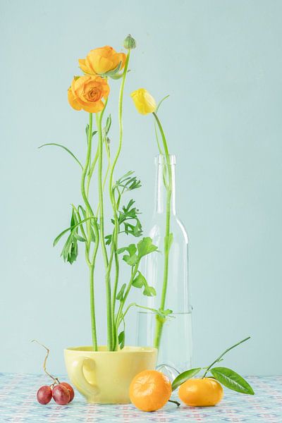Still life 'With ranunculus tulip and tangerine' by Willy Sengers