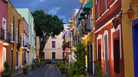 Kleurrijke straat in Puebla, Mexico