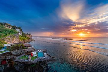 Coucher de soleil à Uluwatu à Bali sur Danny Bastiaanse