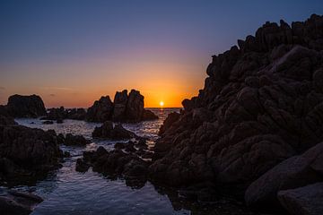 Zonsondergang op Sardinië van Tom Rijpert