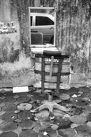 Bij de kapper by Dirkje Sol