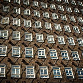 Optical illusion: Symmetry in Hamburg by Dennis Langendoen