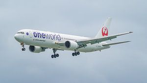 Japan Airlines Boeing 767-300 mit One World-Lackierung.