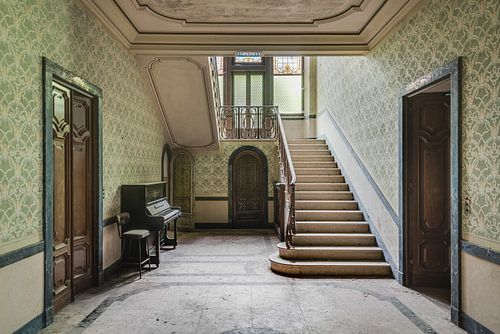 Castle hall by Perry Wiertz