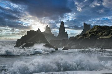 La côte sauvage de l'Islande sur la plage de Black Beach sur Joran Quinten