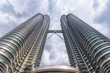 Twin towers in Kuala Lumpur van hugo veldmeijer