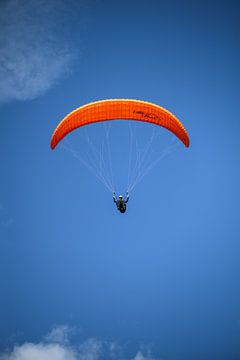 Vrije vlucht boven Lac d'Annecy van Be More Outdoor