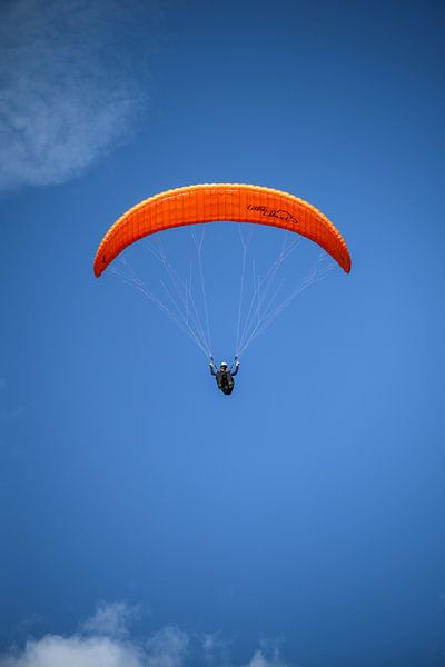 Free flight over Lac d'Annecy by Be More Outdoor