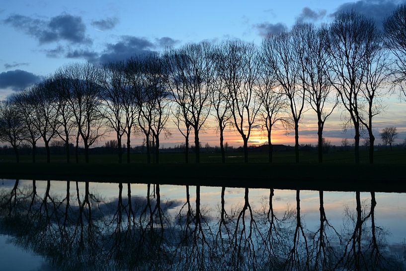 Zonsondergang aan de dijk - sunset - Sonnenuntergang - Coucher de soleil par Ineke Duijzer