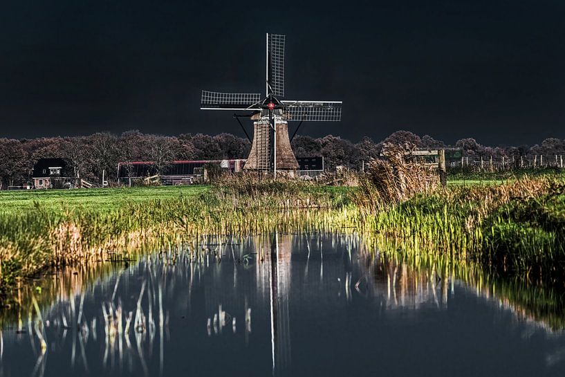 Das Werk "Het Zwaantje" in Gaasterland, Friesland, gespiegelt von Harrie Muis