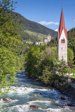 Kerk in Zand in Taufers, Tauferer Ahrntal, Zuid-Tirol van Christian Müringer