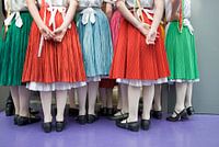 Meisjes in volksdans kleding