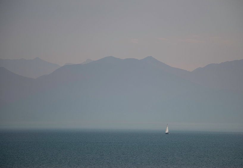 Voilier dans le brouillard. par Trijnie Wertien