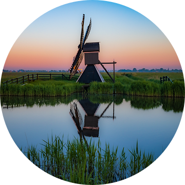 Spinnenkopmolen met Reflectie bij Zonsopgang