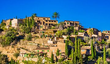 Idyllischer Blick auf Deia auf Mallorca, Spanien Balearische Inseln von Alex Winter