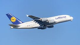 Décollage d'un avion de ligne Airbus A380 de la Lufthansa.