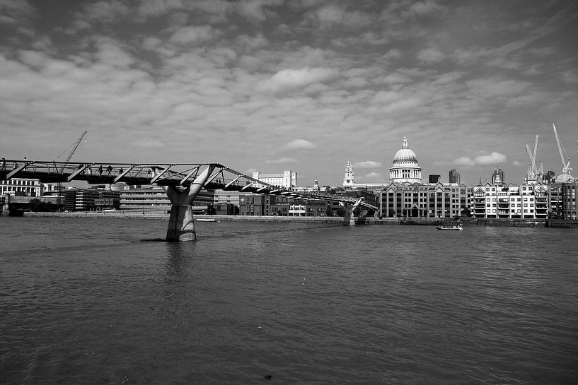 Millennium Bridge und St. Pauls Cathedral London von Wytze Plantenga