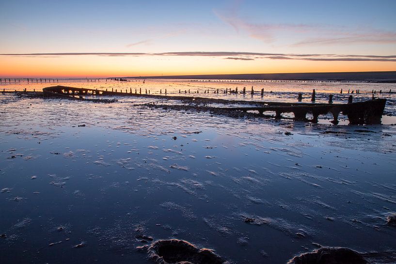 lever du soleil sur la mer des Wadden aux Pays-Bas. par Gert Hilbink