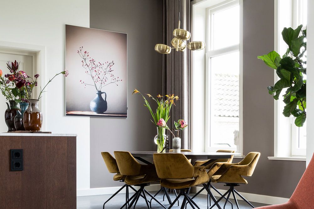 Blue vase with berries  by Karin Bazuin 