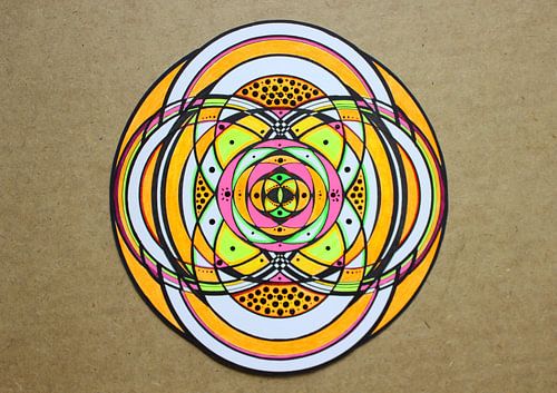 Orange  geometric variantion  of the expanded vescica pisces  on a  neutral background 