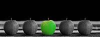 Appels groen en zwart wit van Gertjan Hesselink thumbnail