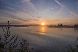 Schip op Nederrijn van Moetwil en van Dijk - Fotografie