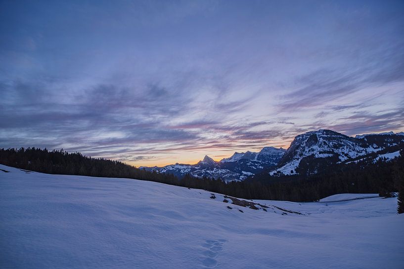 Lever de soleil coloré sur le col de Sattelegg dans les Alpes par Martin Steiner