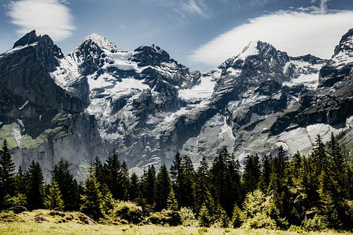 Hiking around the Oeschinensee