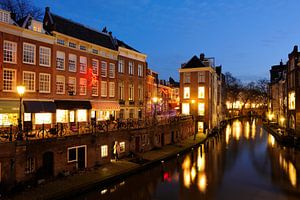 Lichte Gaard en Oudegracht in Utrecht gezien vanaf de Maartensbrug van Donker Utrecht