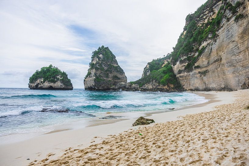 Diamond Beach on Nusa Penida Bali by Ken Tempelers