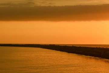 Sunset over Wijk aan Zee by Zaankanteropavontuur